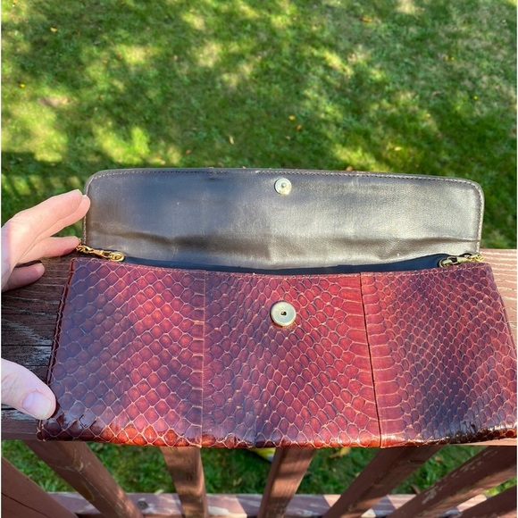 BROWN & Wine Snake Skin Clutch w/10.5” Gold Link Chain - Picture 4 of 6